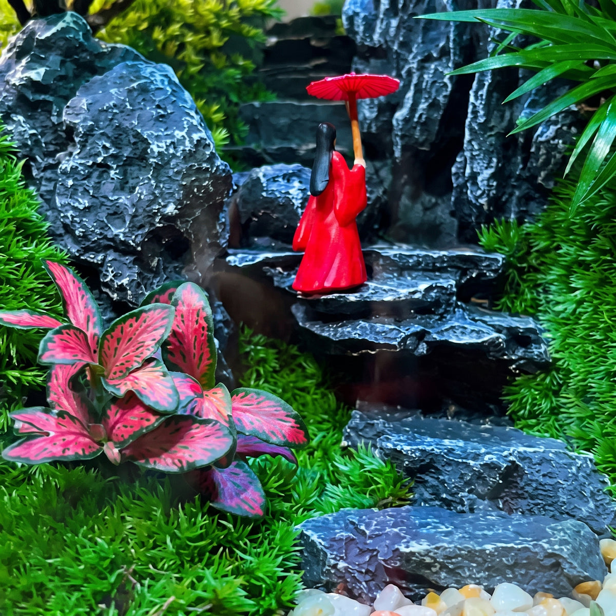 Forest Haven Moss Terrarium – Miniature Landscape  [Including Internal Plants + Decoration]