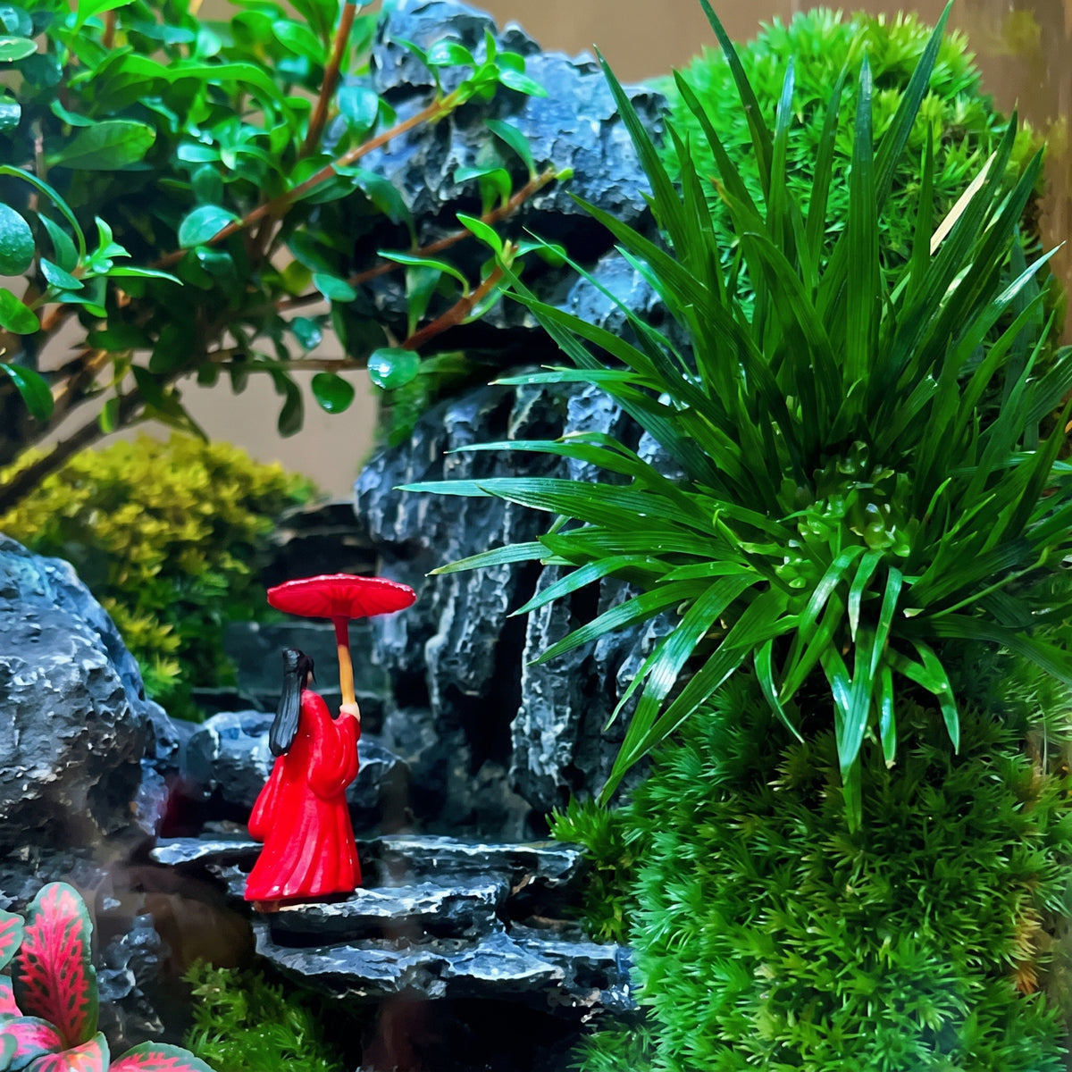 Forest Haven Moss Terrarium – Miniature Landscape  [Including Internal Plants + Decoration]