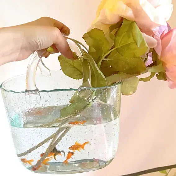 Handbag Fish Tank close-up showing lid and top opening mechanism